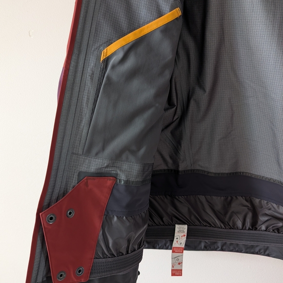 Arc'teryx Women's Revinna Snowboarding Gore-Tex Shell Jacket - Picture 6 of 14